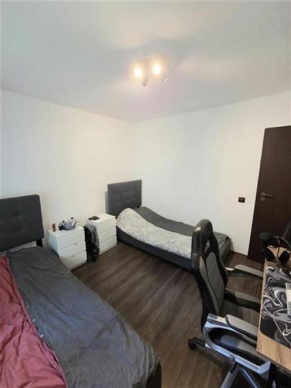 Apartament cu 3 camere decomandat, mobilat în Far