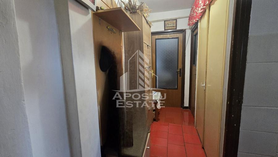 Apartament cu 4 camere semidecomandat în Cetății