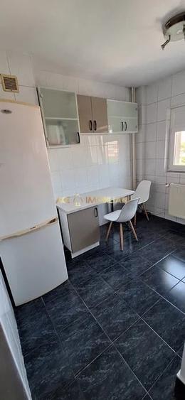 Garsonieră decomandată, mobilată în Baba Novac