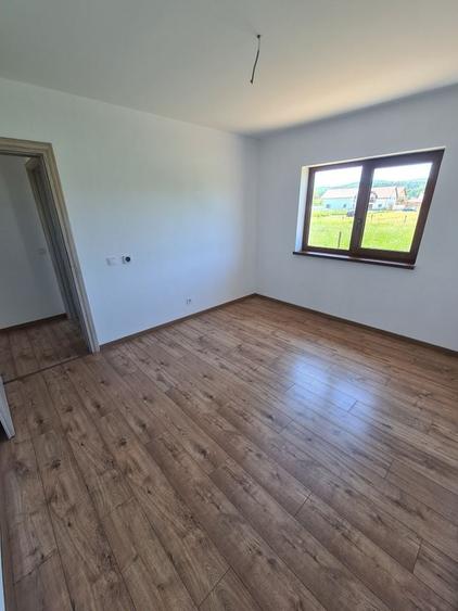 Casă cu 4 camere în Vulcan