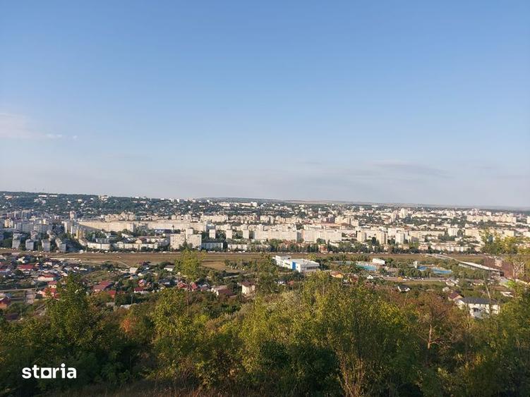 Teren de 3000 mp, în Nicolina