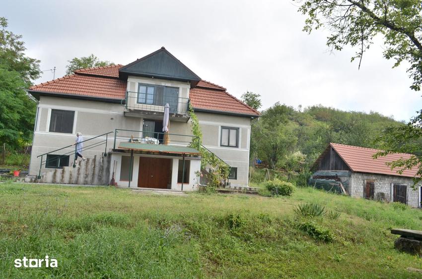 Casă cu 4 camere cu Teren 1024 Mp în Stremț