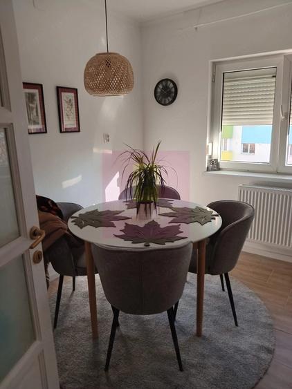 Apartament cu 3 camere decomandat în Panduri