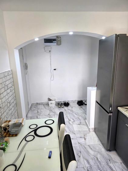 Apartament cu 2 camere semidecomandat în Craiovița Nouă