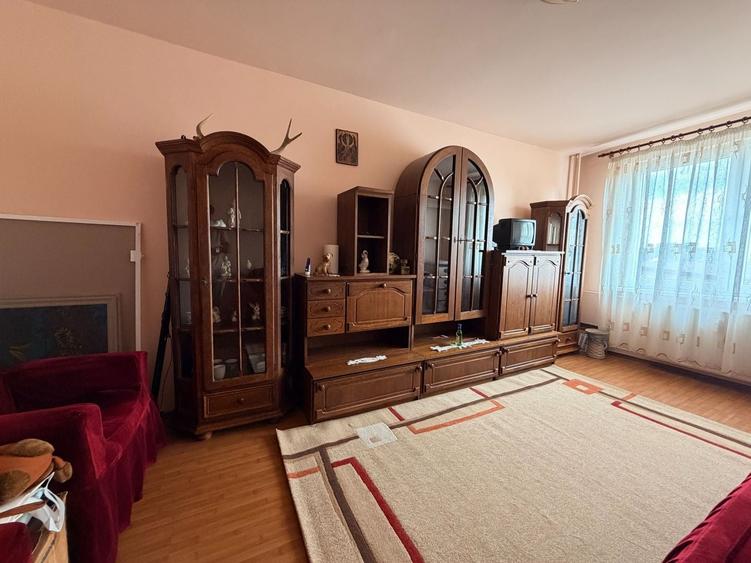 Apartament cu 3 camere în Crângași