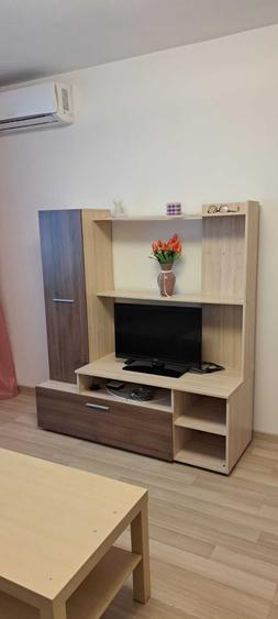 Apartament cu 3 camere semidecomandat, mobilat în Berceni