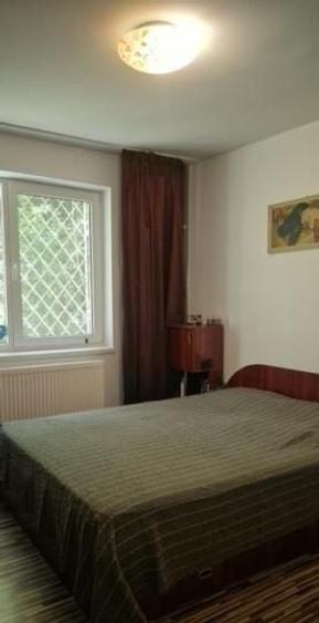 Apartament cu 4 camere semidecomandat, mobilat în Tomis Nord