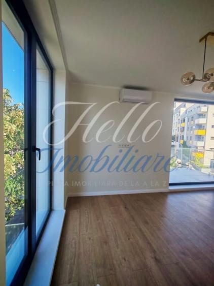 Apartament cu 3 camere semidecomandat în Gruia