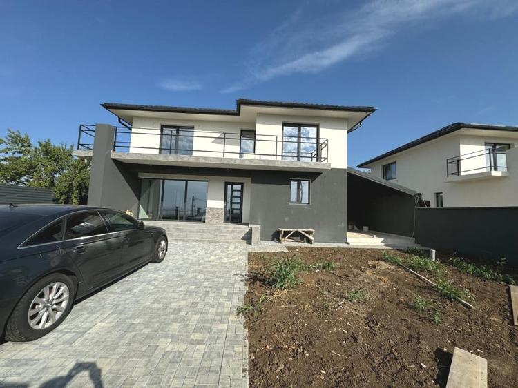 Casă individuală cu 4 camere cu Canalizare în Păulești