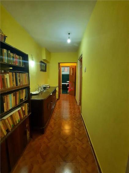 Apartament cu 4 camere semidecomandat în Iancului