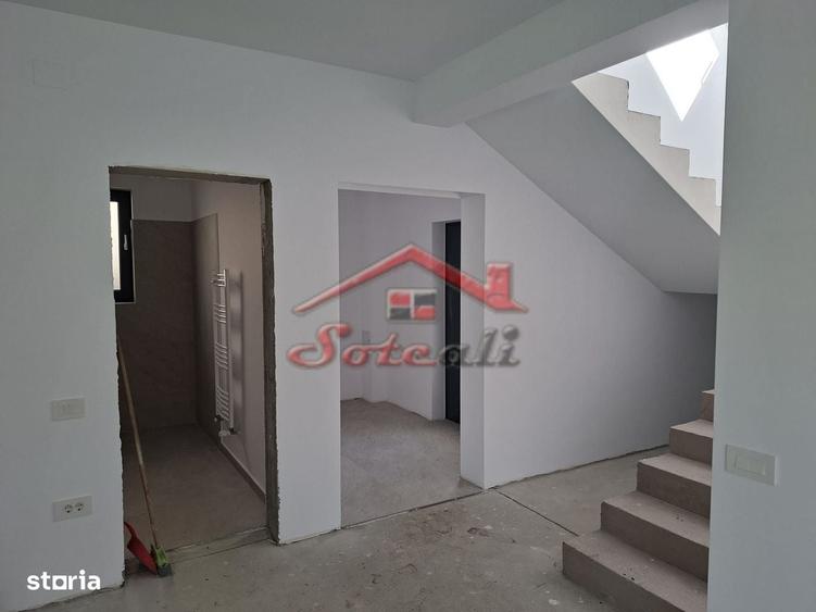 Casă cu 4 camere în Ghioșești