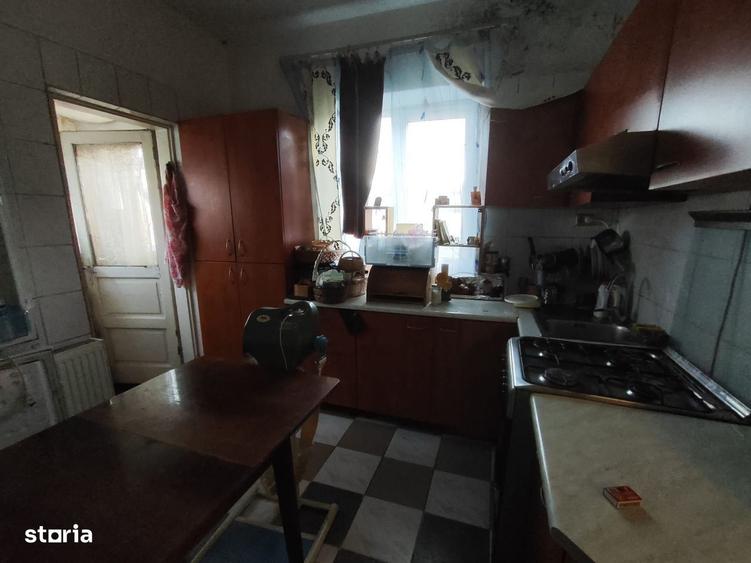 Apartament cu 3 camere, mobilat în Andronache
