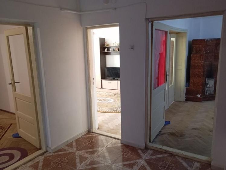 Casă cu 3 camere decomandat în Pictor Rosenthal