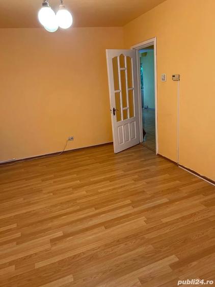 Apartament cu 4 camere decomandat în Bejan