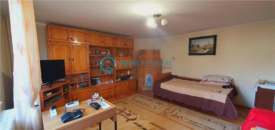 Casă cu 5 camere cu Teren 1800 Mp în Valea Călugărească