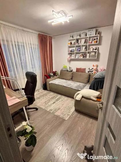 Apartament cu 3 camere decomandat în Griviței