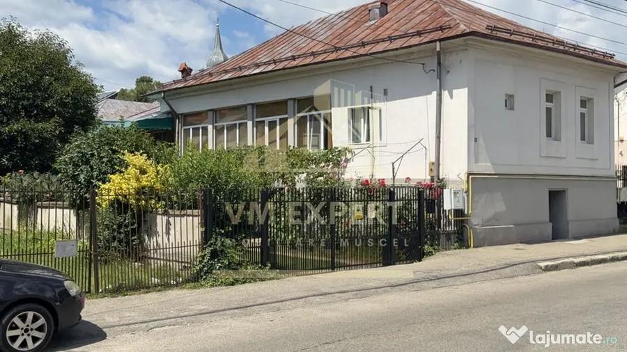Casă cu 6 camere cu Teren 456 Mp în Ultracentral