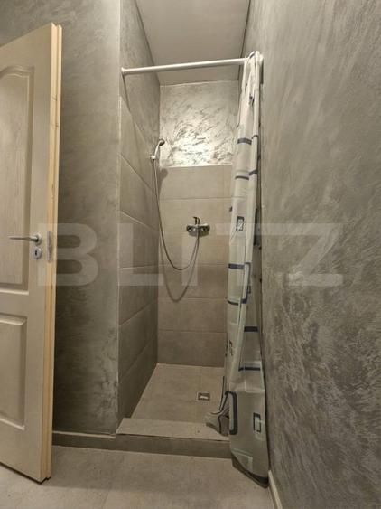 Casă individuală cu 21 camere cu Canalizare în Dumbrăvița