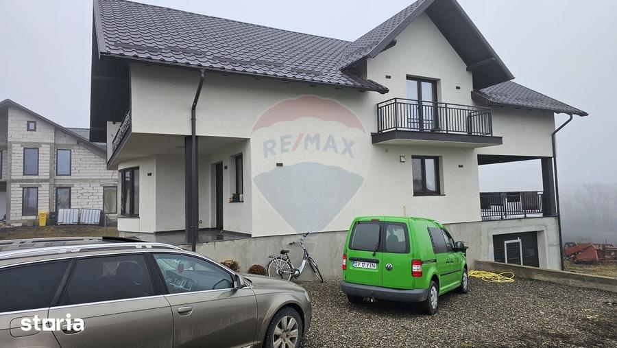 Casă cu 5 camere cu Teren 2500 Mp în Moara