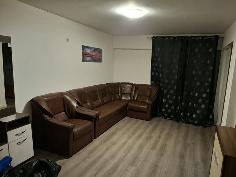 Apartament cu 3 camere decomandat în Vișan