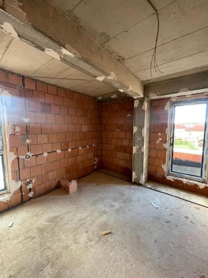 Apartament cu 2 camere semidecomandat în Independenței