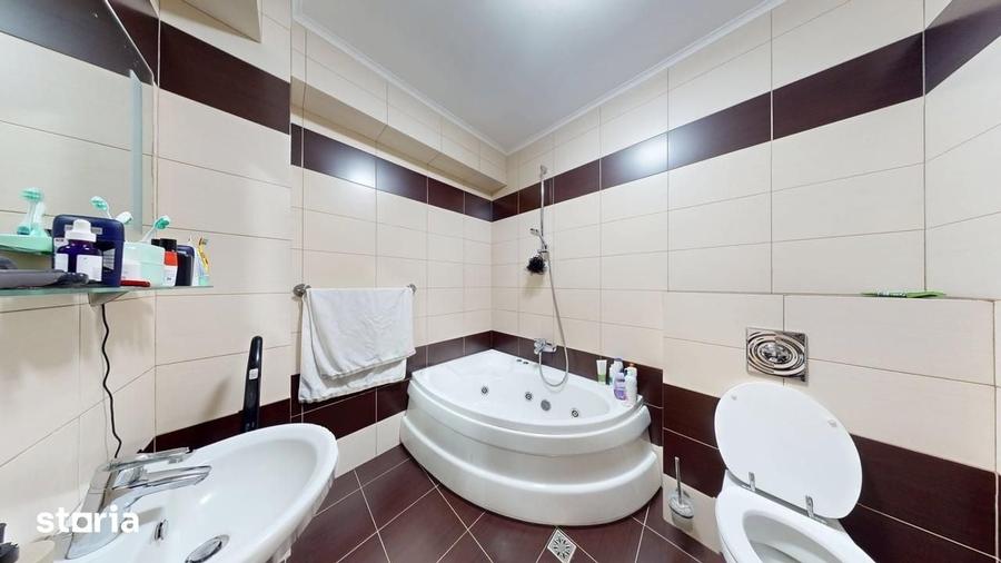 Apartament cu 3 camere semidecomandat în Turnișor