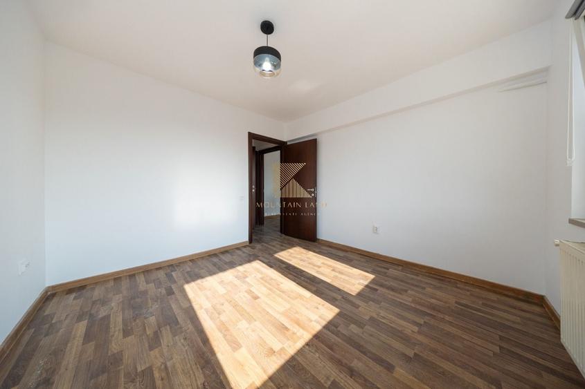 Apartament cu 3 camere semidecomandat în Gării