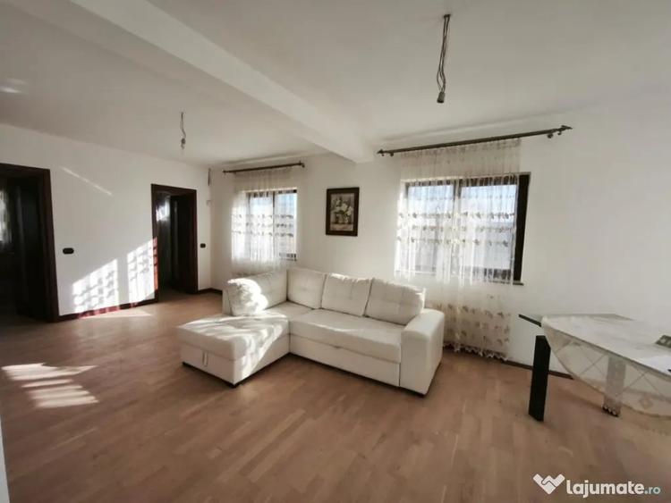 Casă cu 5 camere cu Teren 1792 Mp în Mitocu Dragomirnei