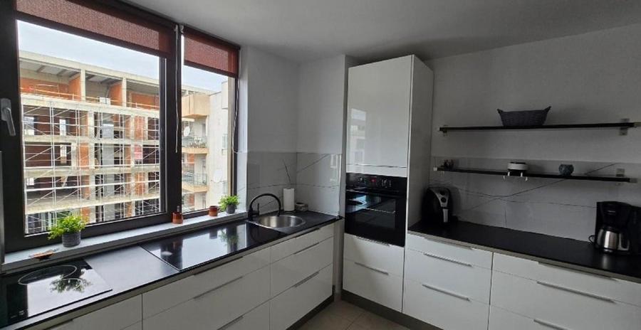 Apartament cu 5 camere decomandat, mobilat în Herăstrău