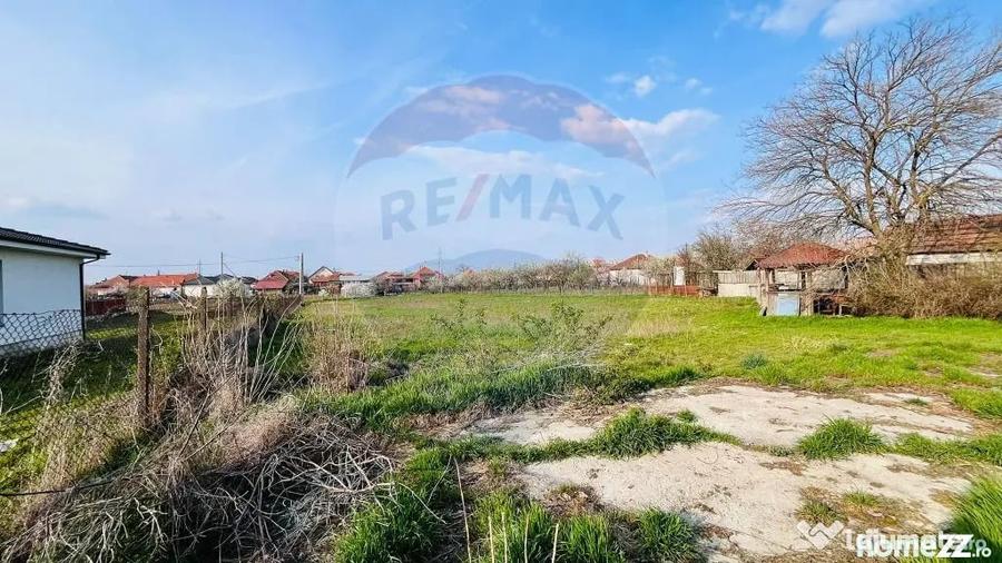 Casă cu 4 camere cu Teren 1367 Mp în Sântandrei