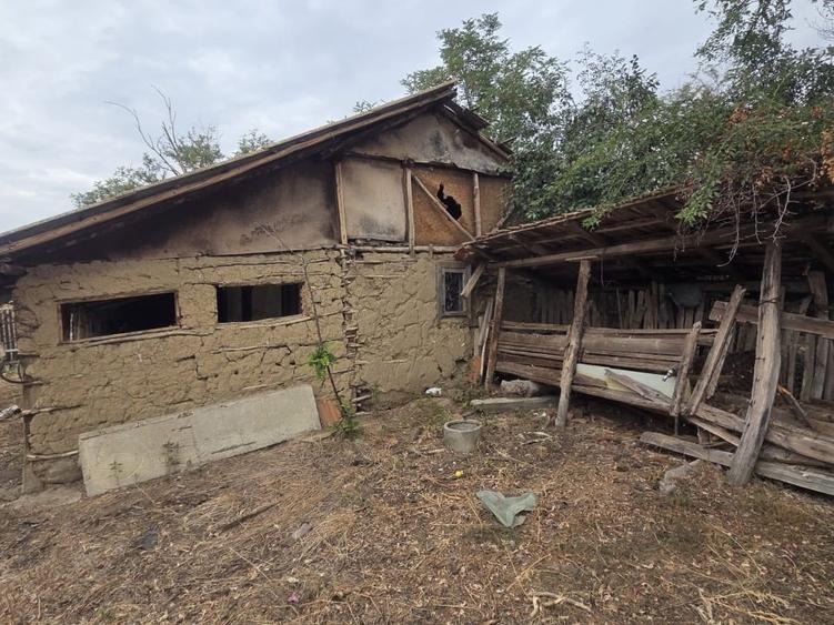 Casă individuală cu 3 camere cu Teren 4116 Mp în Mandra