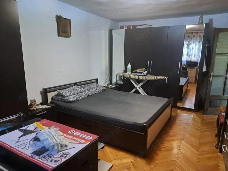 Casă cu 8 camere cu Teren 330 Mp în Central