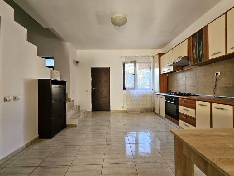 Duplex cu 4 camere cu Teren 198 Mp în Domnești