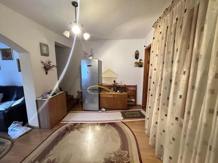 Casă individuală cu 5 camere cu Canalizare în Ultracentral
