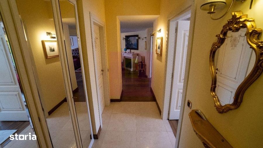 Apartament cu 4 camere decomandat în Clăbucet