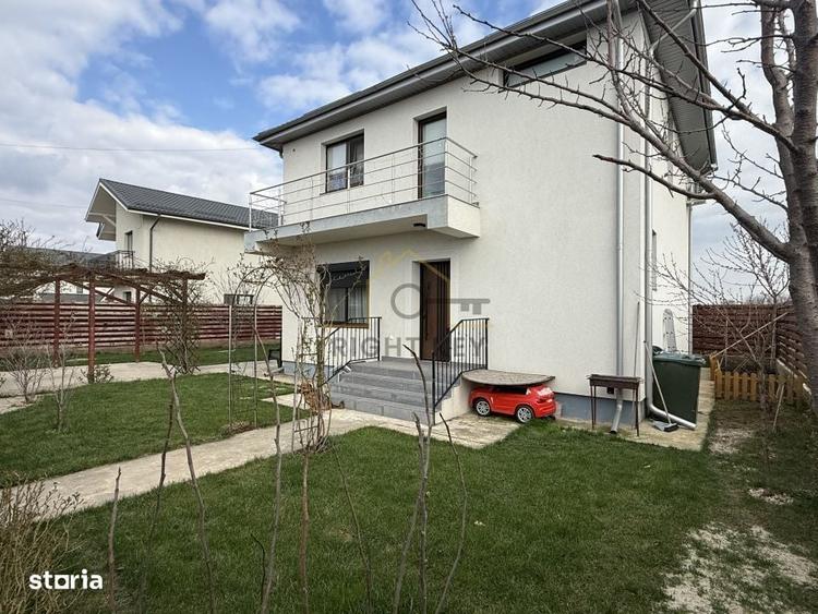 Casă cu 4 camere în Săbăreni