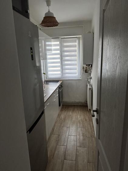 Apartament cu 3 camere semidecomandat în Micro 15