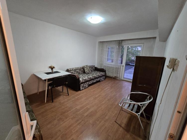 Apartament cu 3 camere decomandat în Dosu Bricii