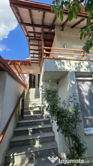Apartament cu 7 camere decomandat în Burdujeni