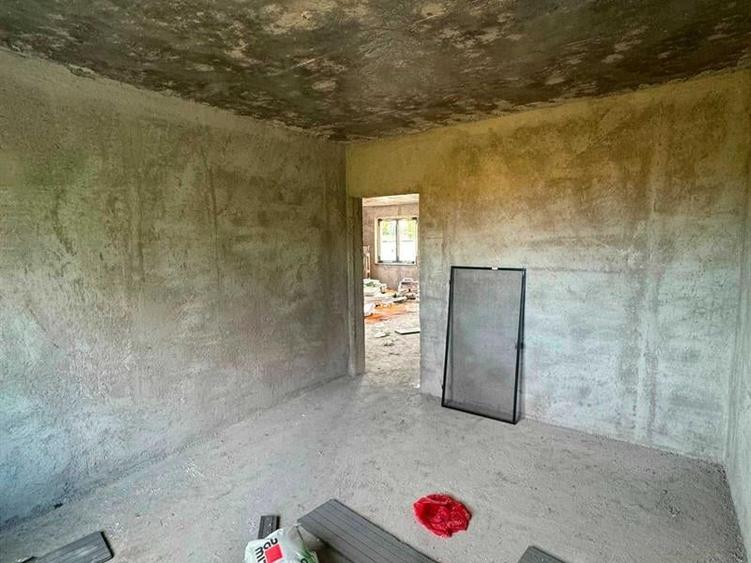 Casă individuală cu 3 camere cu Teren 395 Mp în Exterior Vest