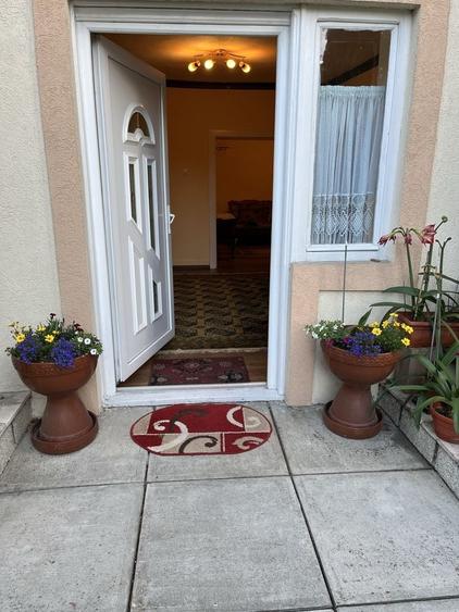 Casă cu 3 camere decomandat în Central