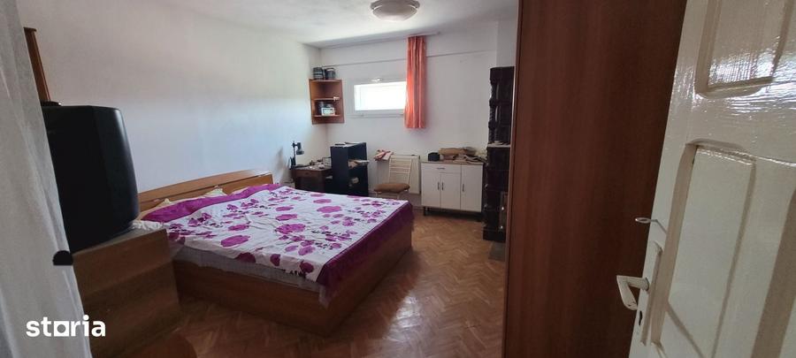 Casă cu 10 camere cu Teren 203 Mp în Rahova