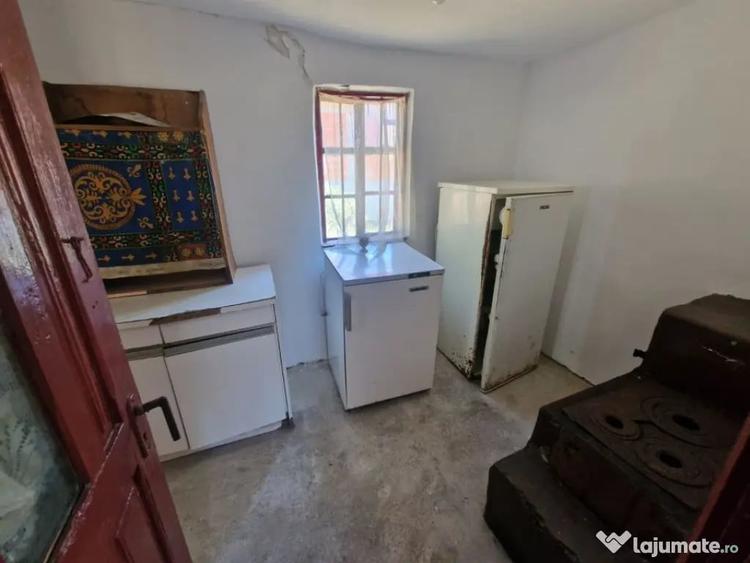 Casă cu 2 camere cu Teren 1150 Mp în Boțești