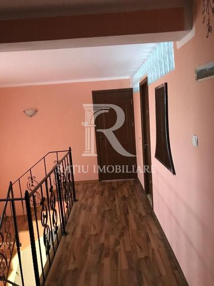 Casă individuală cu 5 camere cu Canalizare în Oncea