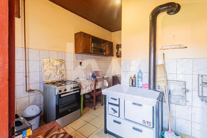 Casă individuală cu 6 camere cu Garaj în Șinca Veche
