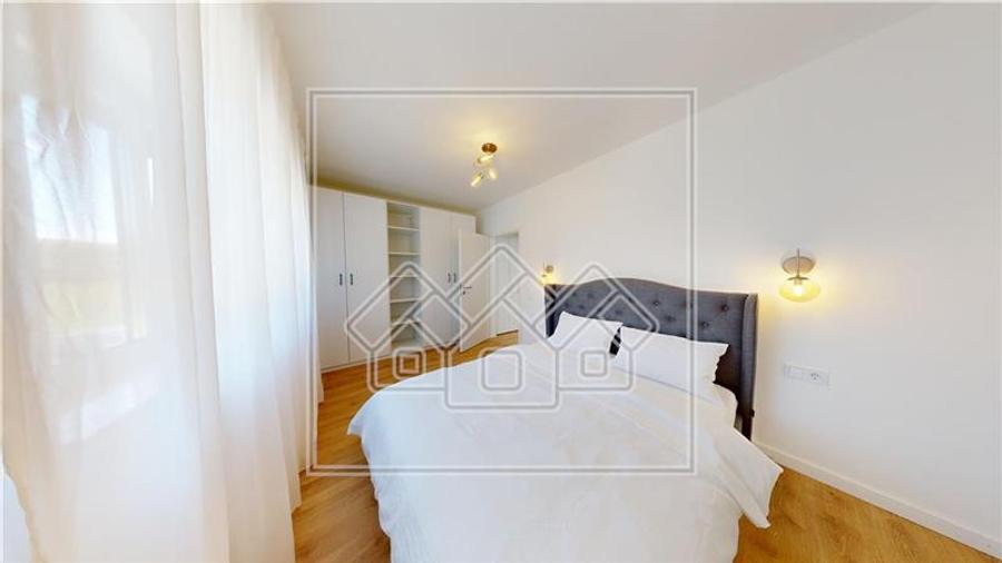 Penthouse cu 4 camere semidecomandat în Exterior Vest