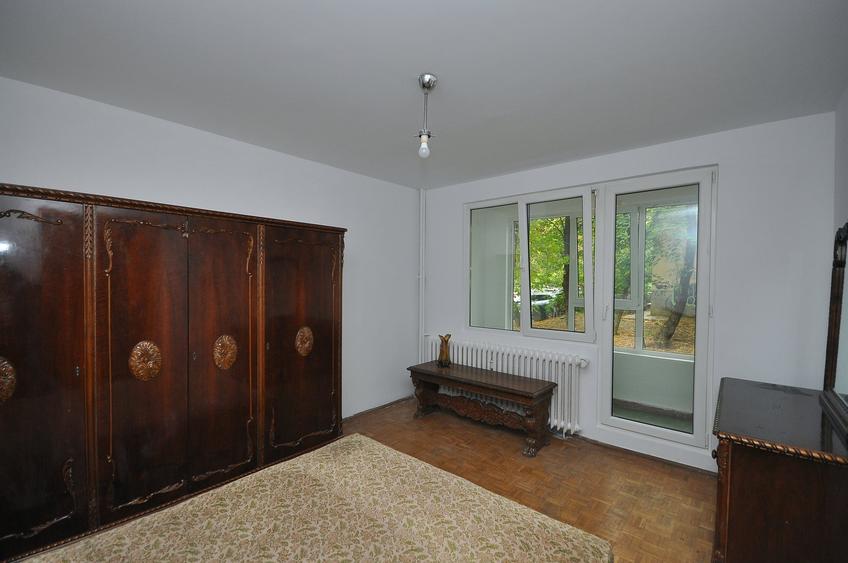 Apartament cu 3 camere decomandat în Drumul Taberei