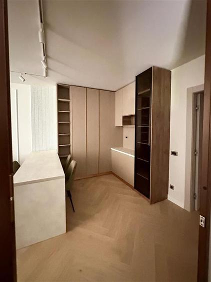 Apartament cu 4 camere semidecomandat, mobilat în Iancu Nicolae