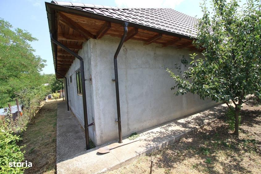 Casă cu 4 camere în Odaia Manolache