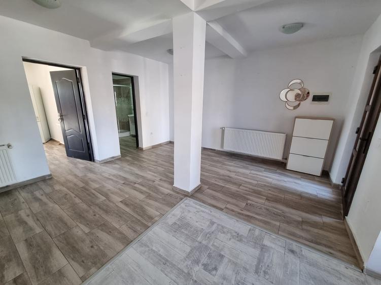 Casă individuală cu 4 camere cu Teren 200 Mp în Micești